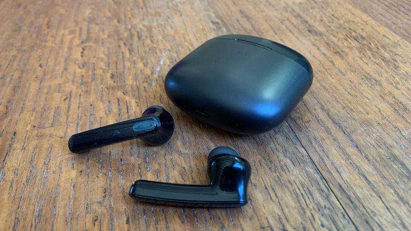 Mobvoi Earbuds ANC: Buds and Case
